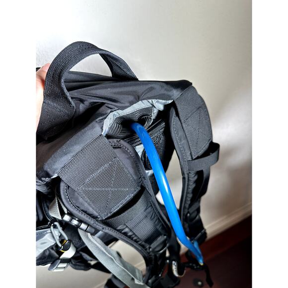 CamelBak H.A.W.G. Hydration Daypack w/ Bladder Gray/Black Waist & Chest Straps - Picture 12 of 16